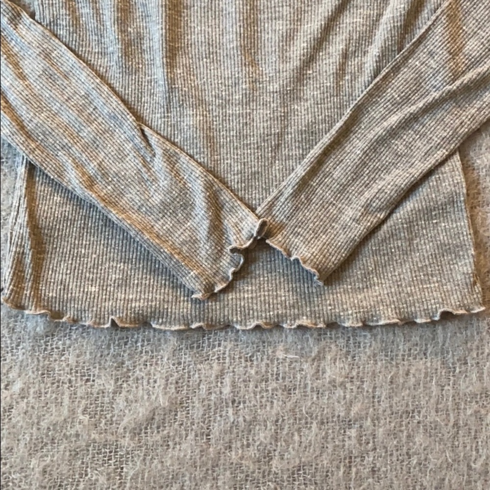 Brandy Melville Women’s Long Sleeve Shirt - Picture 5 of 7